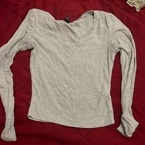 It is a grey long sleeve and very comfortable to wear on the daily!